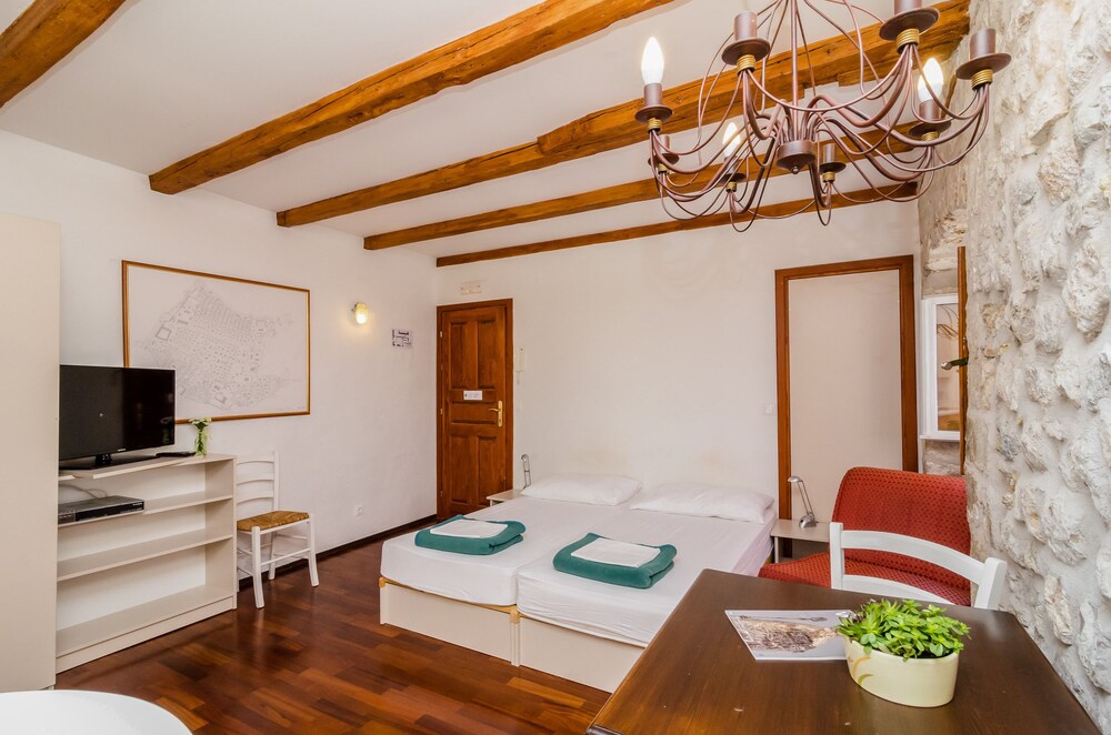 Standard Apartment - Guestroom
