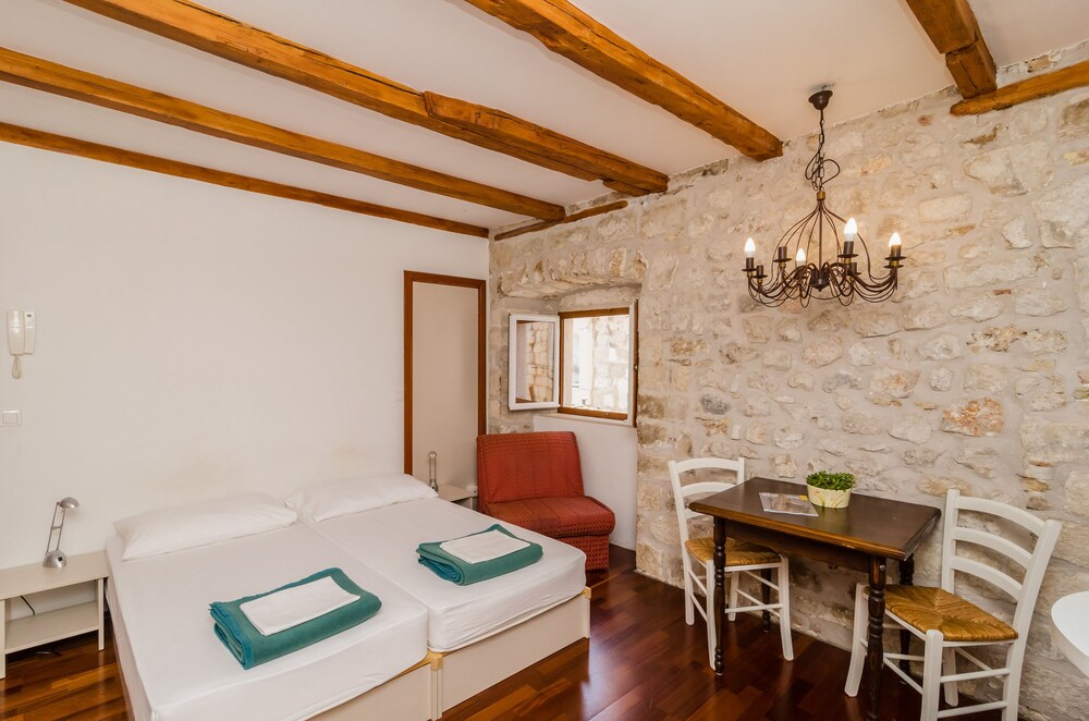 Standard Apartment - Guestroom