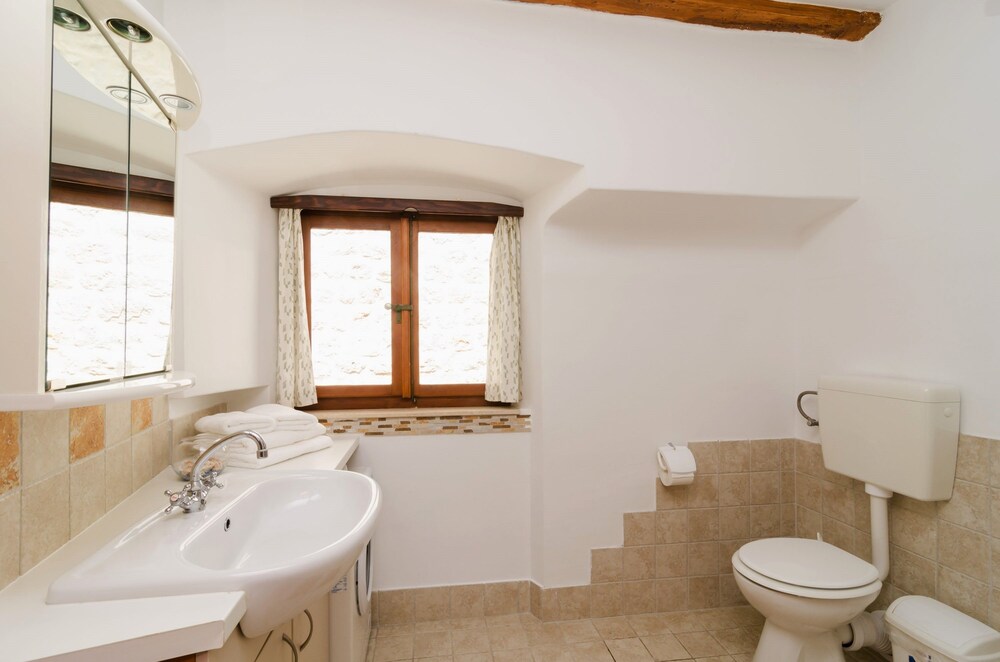 Standard Apartment - Bathroom