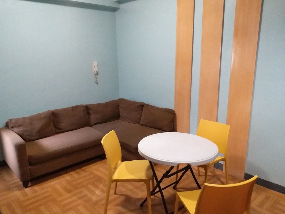 Suite, 1 Bedroom - Living Room