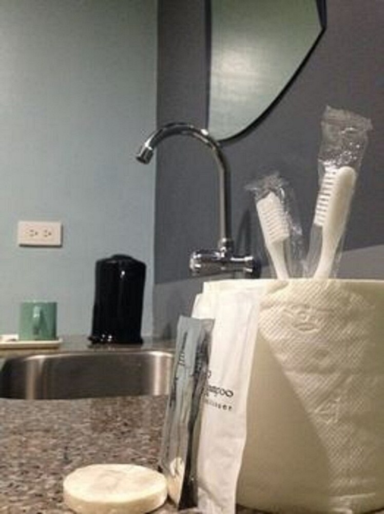 Suite, 1 Bedroom - Bathroom Amenities