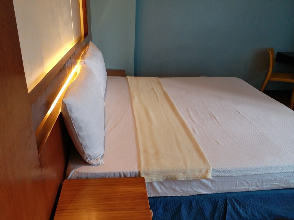 Room, 1 King Bed - Guestroom