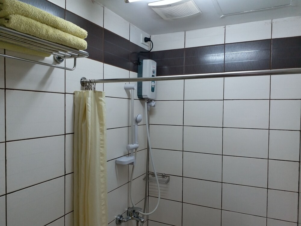Room, 1 King Bed - Bathroom