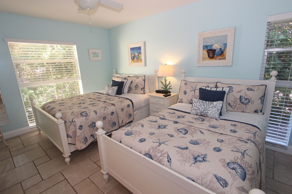 Deluxe Condo, 2 Bedrooms, 2 Bathrooms, Poolside - Guestroom