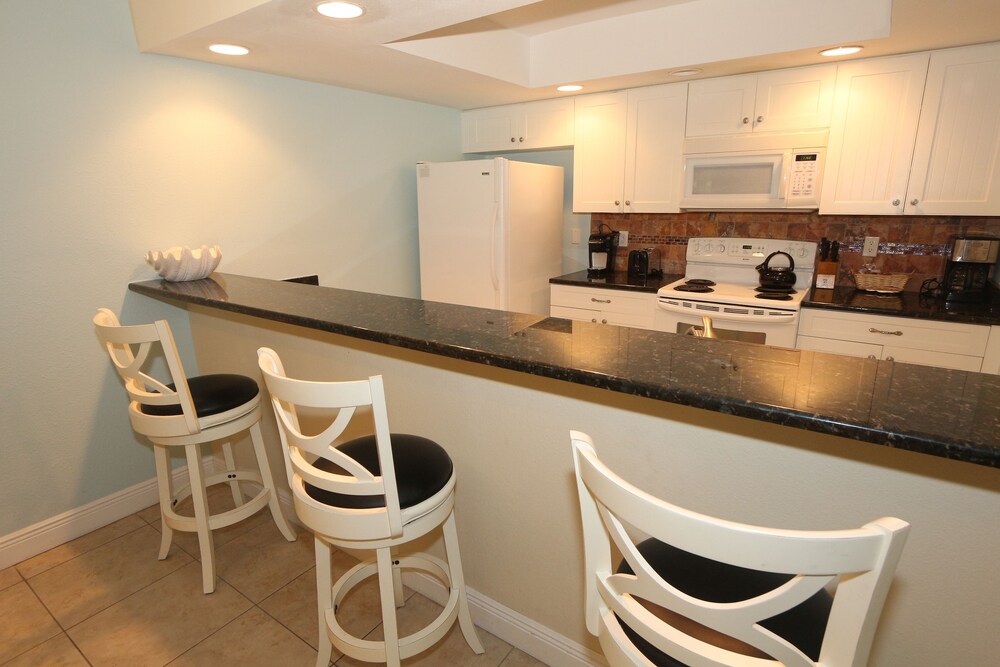 Condo, 2 Bedroom, Beachside - In-Room Kitchen