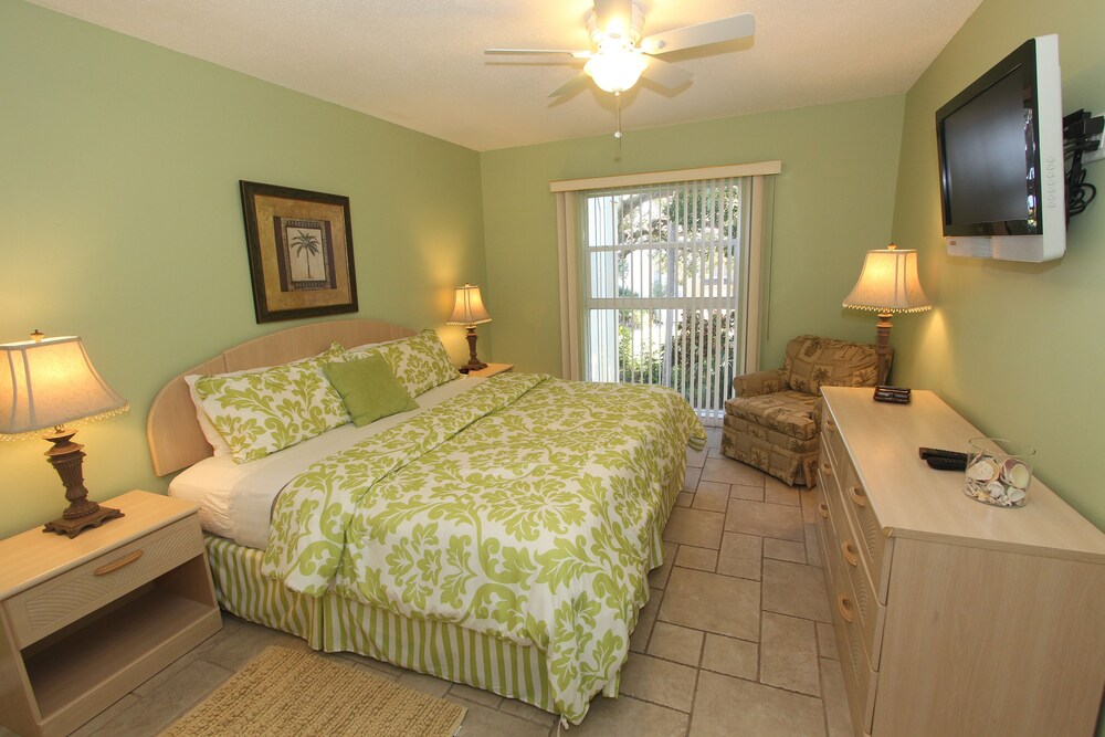 Deluxe Condo, 2 Bedrooms, 2 Bathrooms, Poolside - Guestroom