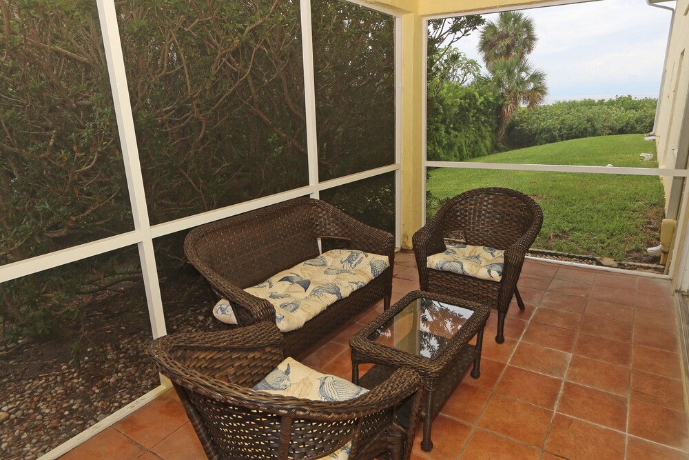 Condo, 2 Bedroom, Beachside - Terrace/Patio