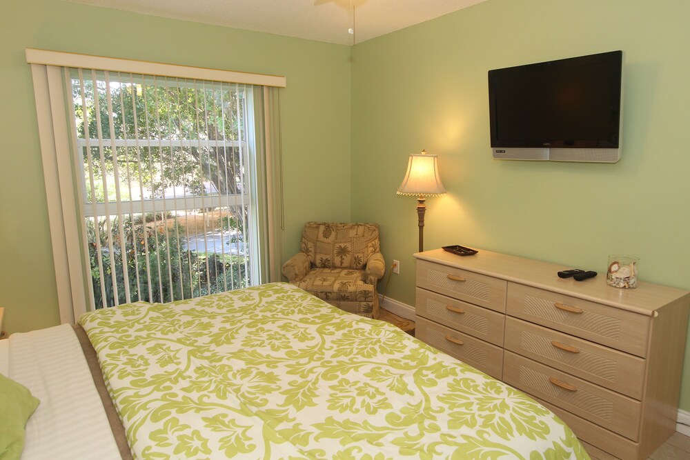 Deluxe Condo, 2 Bedrooms, 2 Bathrooms, Poolside - Guestroom