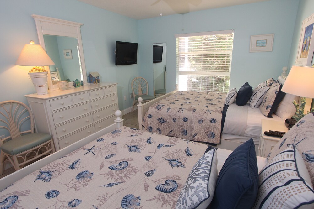 Deluxe Condo, 2 Bedrooms, 2 Bathrooms, Poolside - Guestroom
