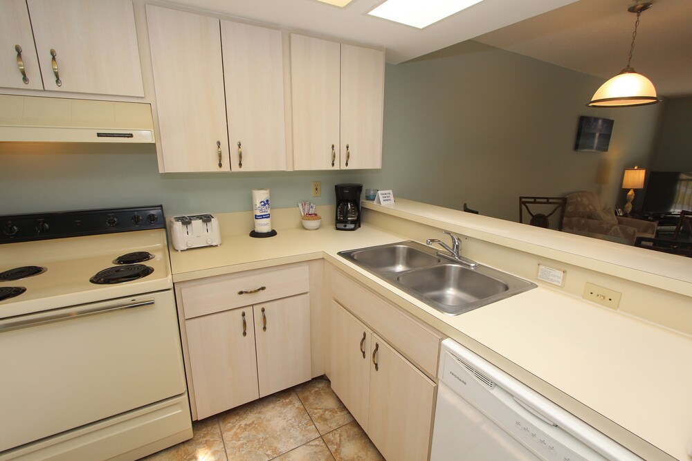 Condo, 1 Bedroom, Poolside - In-Room Kitchen