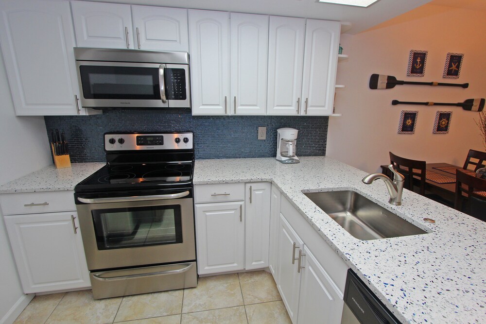 Condo, 1 Bedroom, Poolside - In-Room Kitchen