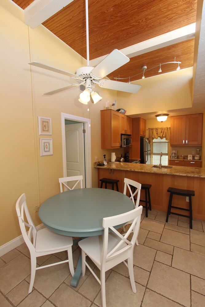 Deluxe Condo, 2 Bedrooms, 2 Bathrooms, Poolside - In-Room Kitchen