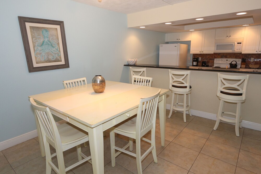 Condo, 2 Bedroom, Beachside - In-Room Dining