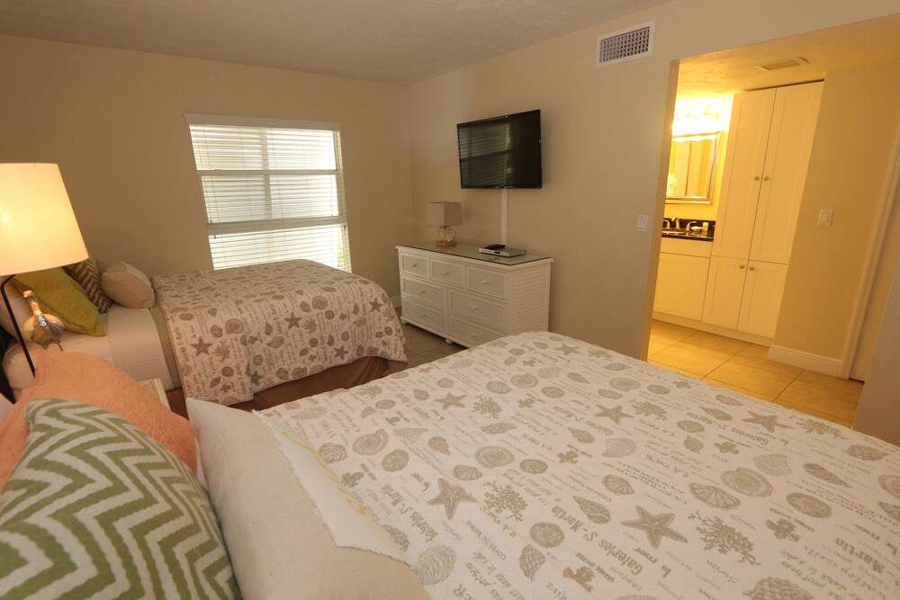 Condo, 2 Bedroom, Beachside - Guestroom