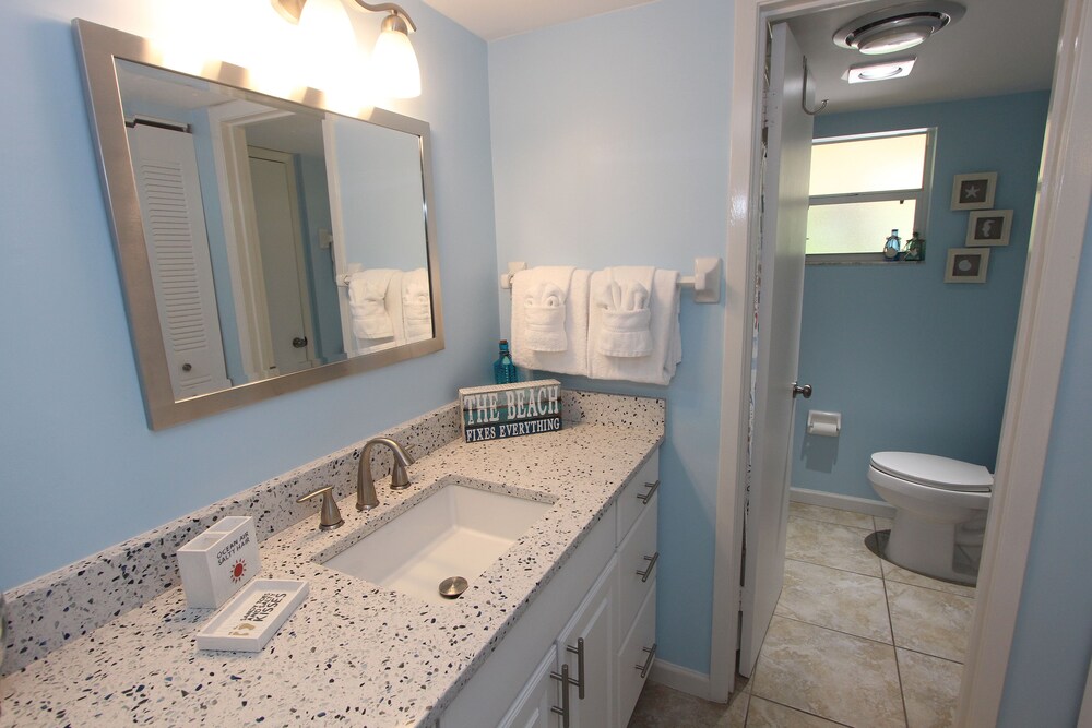 Condo, 1 Bedroom, Poolside - Bathroom