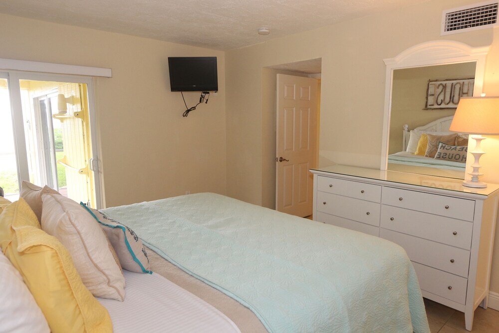Condo, 2 Bedroom, Beachside - Guestroom