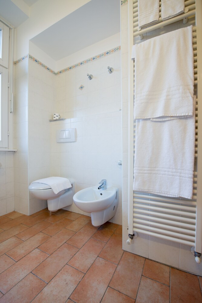 Studio - Bathroom
