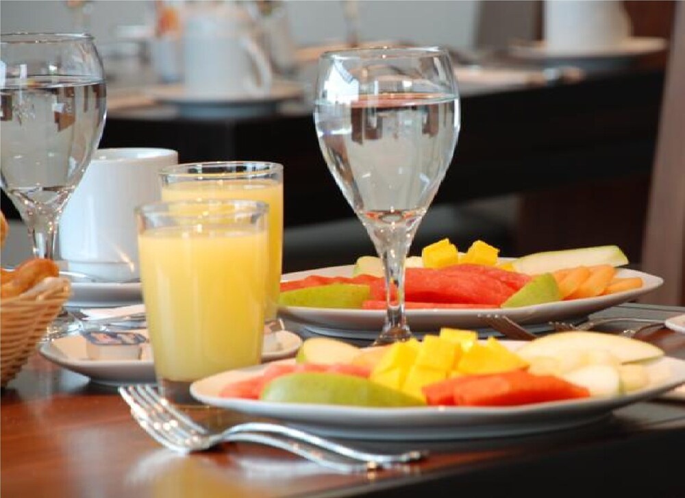 Breakfast area, Comfort Inn Cancun Aeropuerto