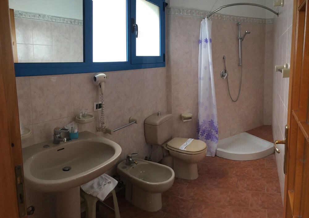Studio - Bathroom