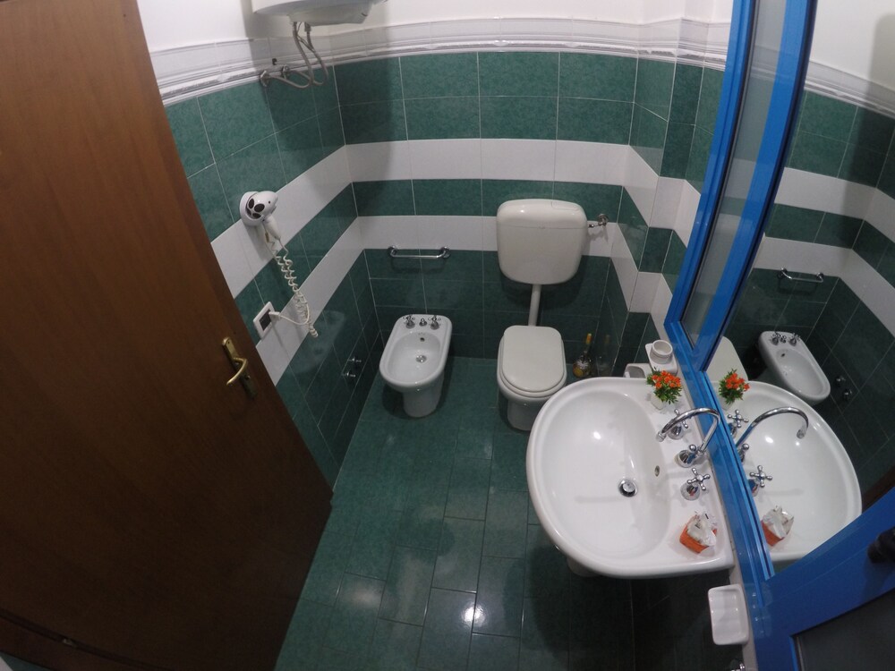 Quadruple Room, Ground Floor - Bathroom