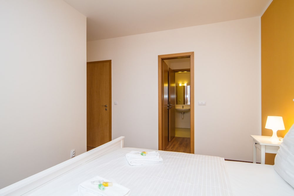 Superior Apartment, 4 Bedrooms, 2 Bathrooms - Guestroom