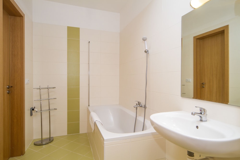 Family Apartment, 2 Bedrooms, Bathtub - Bathroom