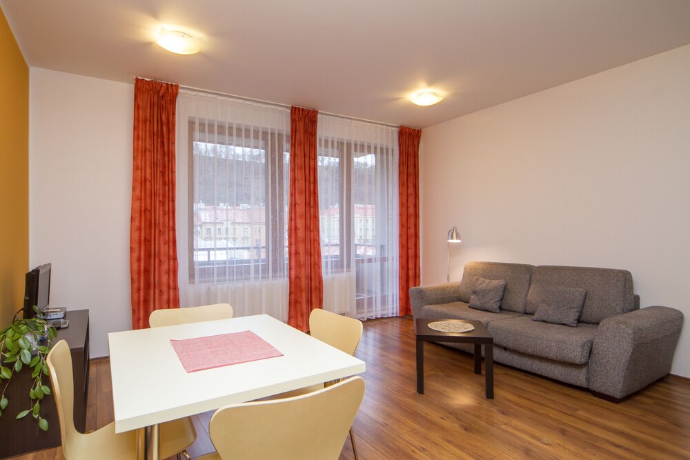 Family Apartment, 2 Bedrooms, Bathtub - Living Room