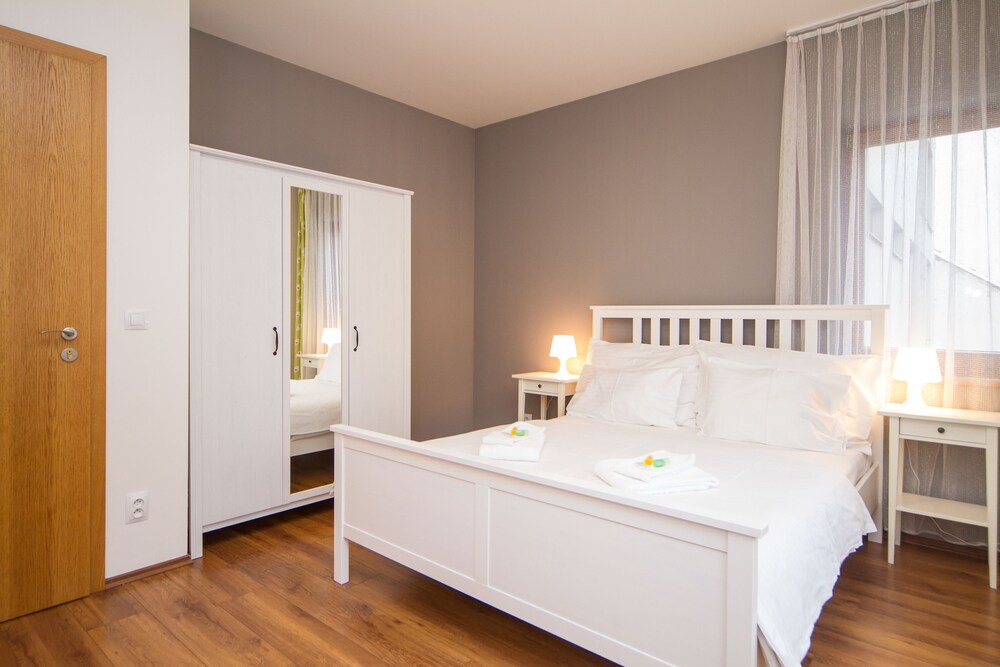 Grand Apartment, 2 Bedrooms, Bathtub - Guestroom