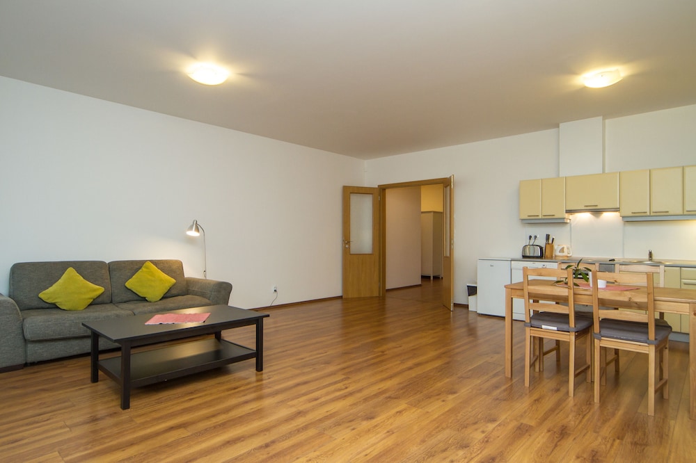 Grand Apartment, 2 Bedrooms, Bathtub - Living Room
