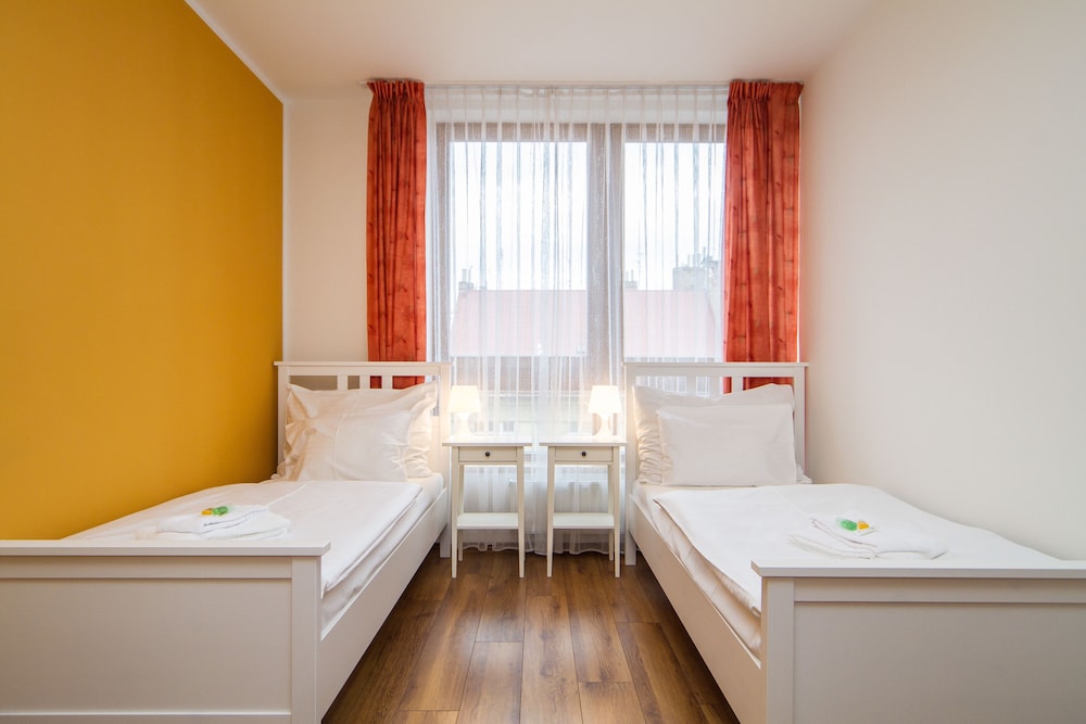 Superior Apartment, 4 Bedrooms, 2 Bathrooms - Guestroom