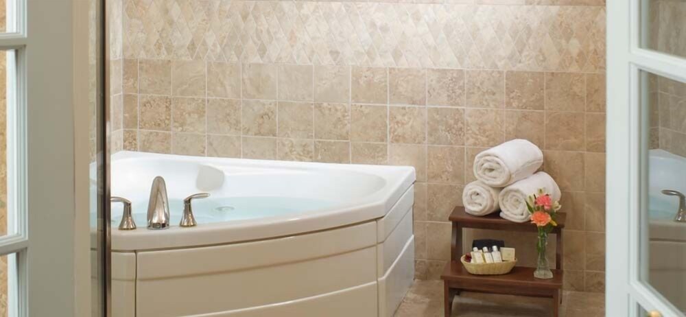 Deep Soaking Bathtub