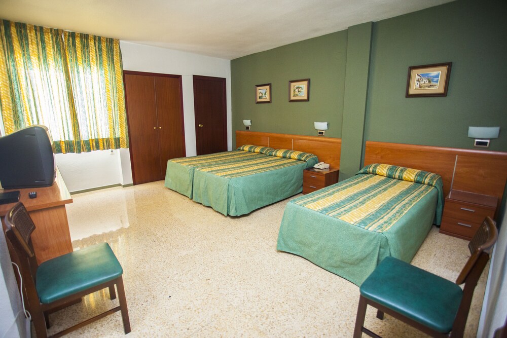 Triple Room - Guestroom