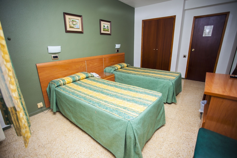 Double Room - Guestroom