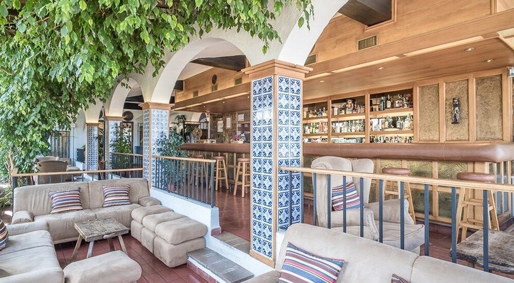 Hotel Lounge