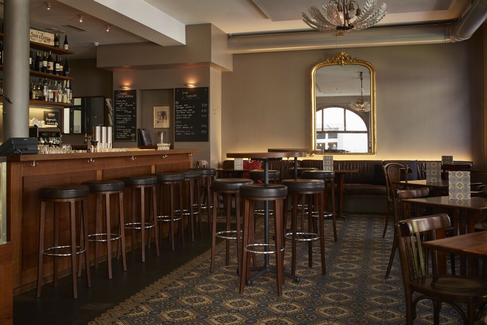 Hotel Bar