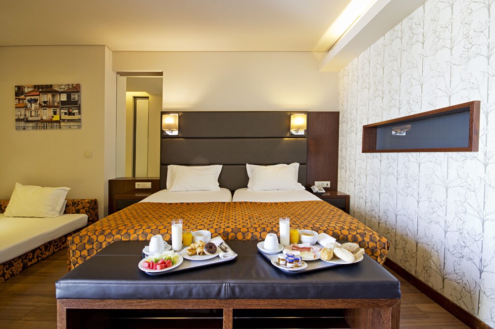 Double or Twin Room (with extra adult) - Room Service - Dining