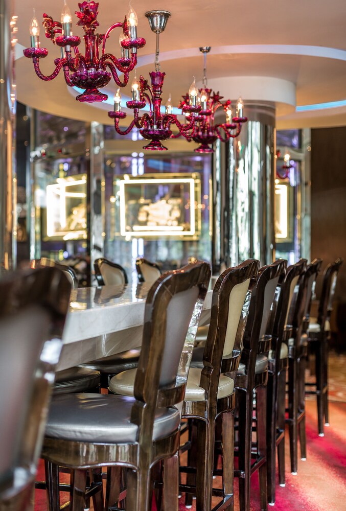 Hotel Bar