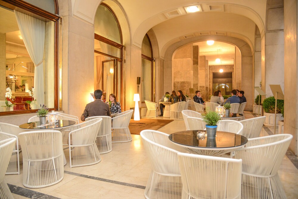 Hotel Lounge