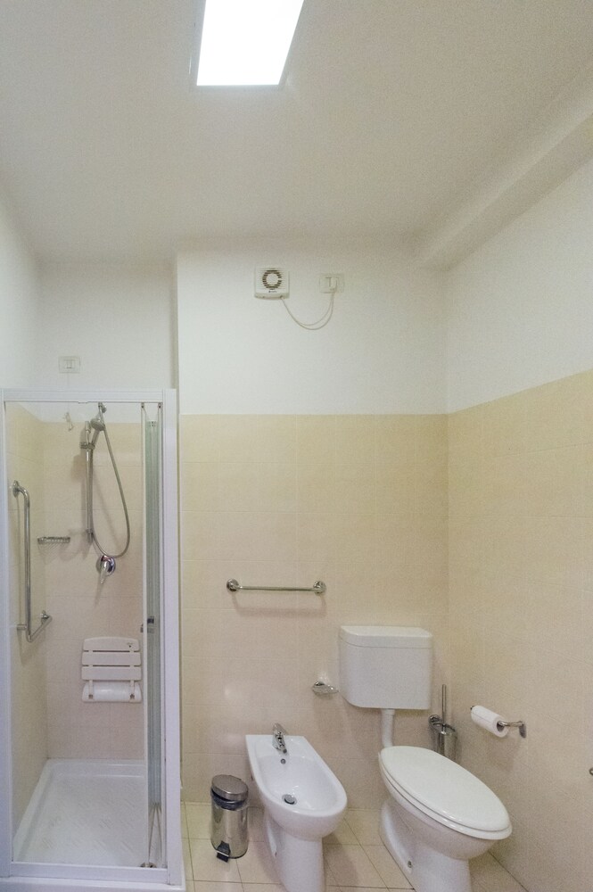 Bagno (Appartamento, 1 camera da letto, angolo cottura)