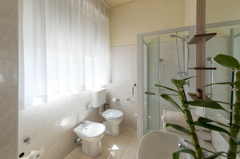 Bagno (Monolocale, angolo cottura)