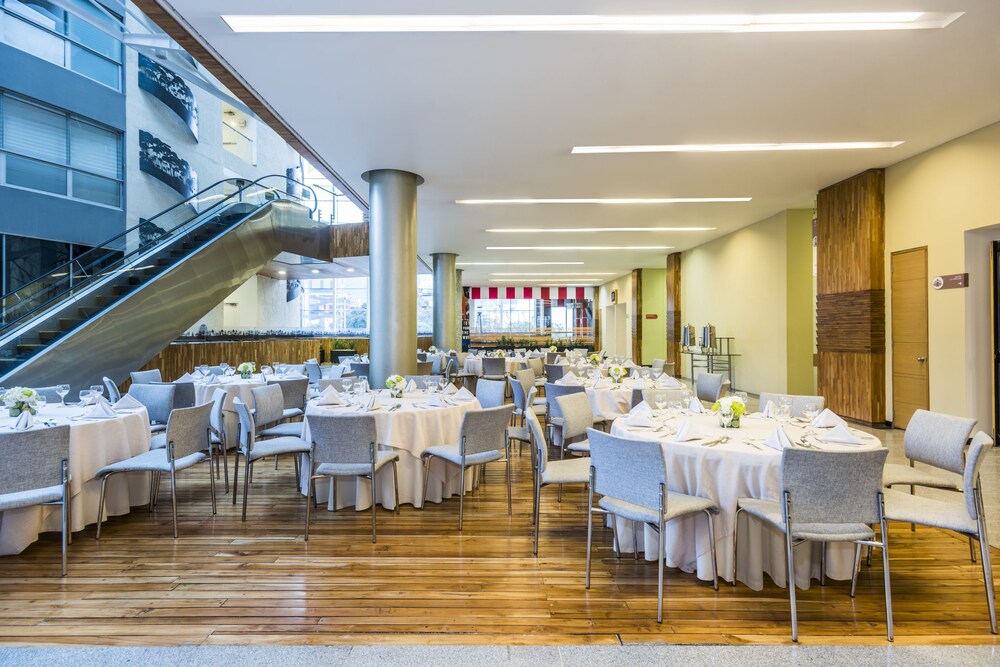 Hotel Lounge