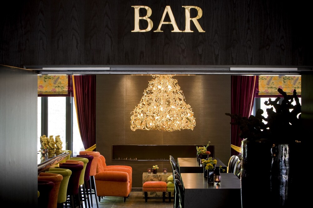 Hotel Bar