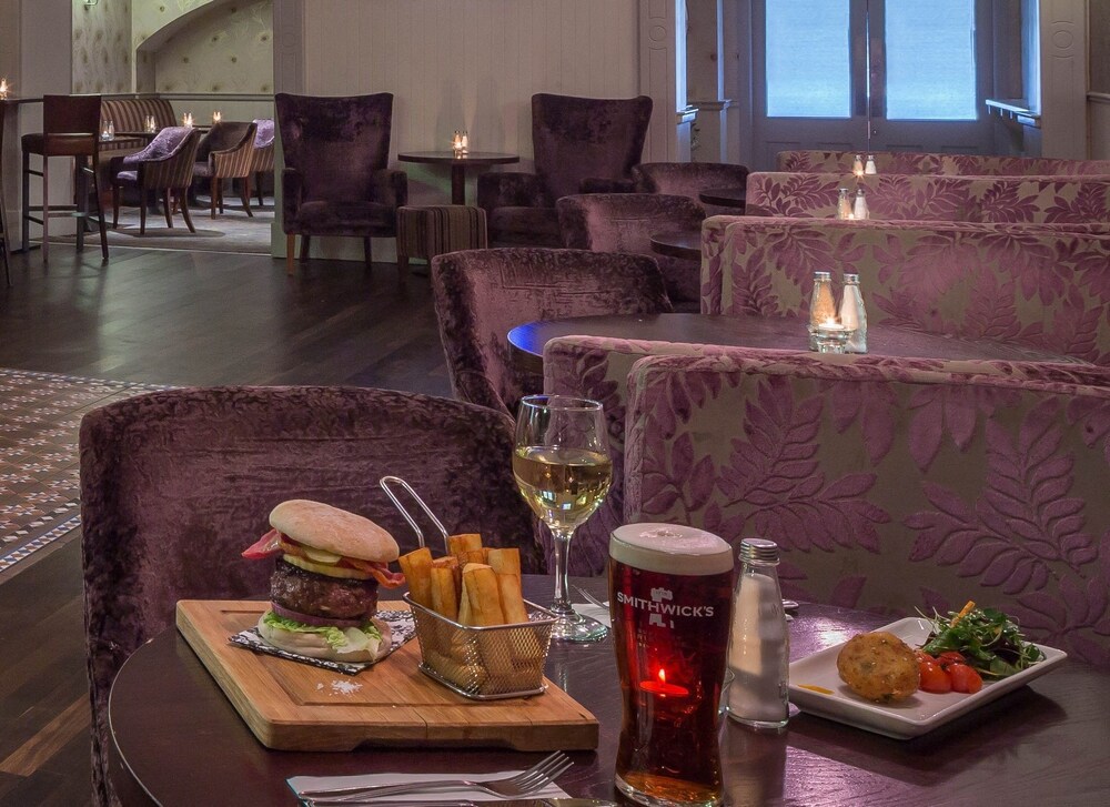Hotel Bar