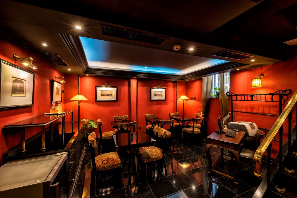Hotel Lounge