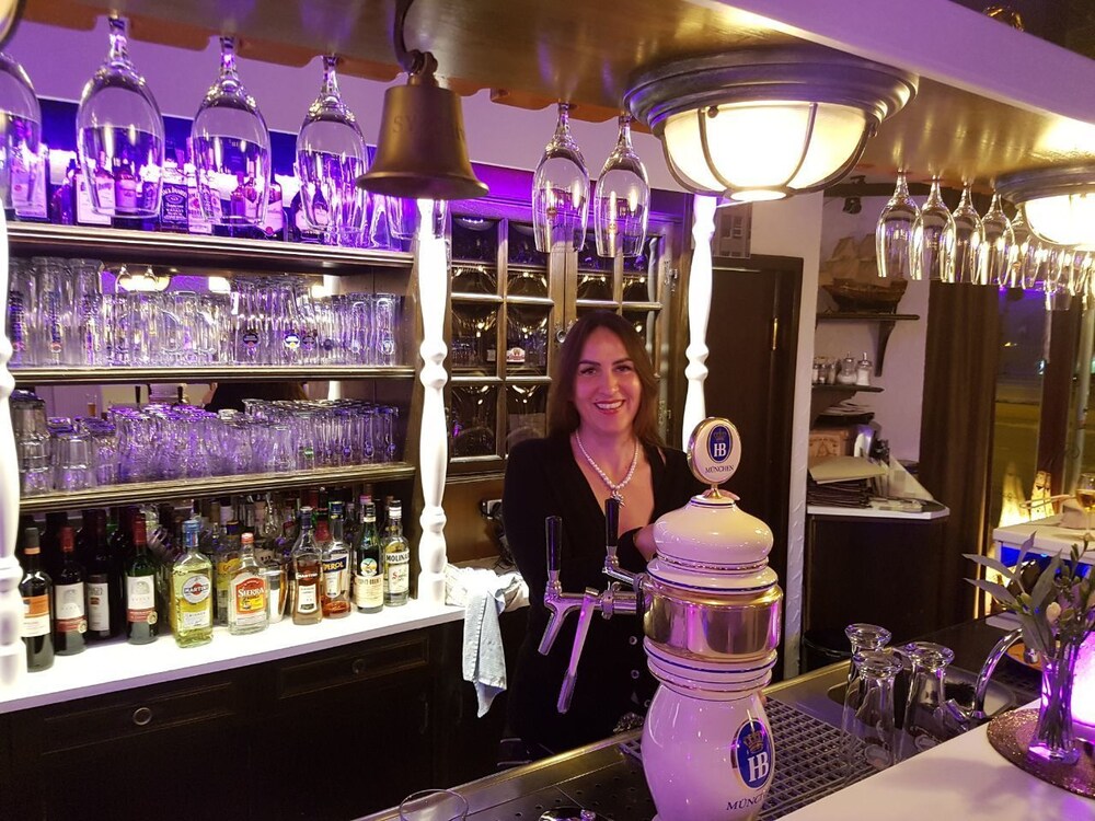Hotel Bar