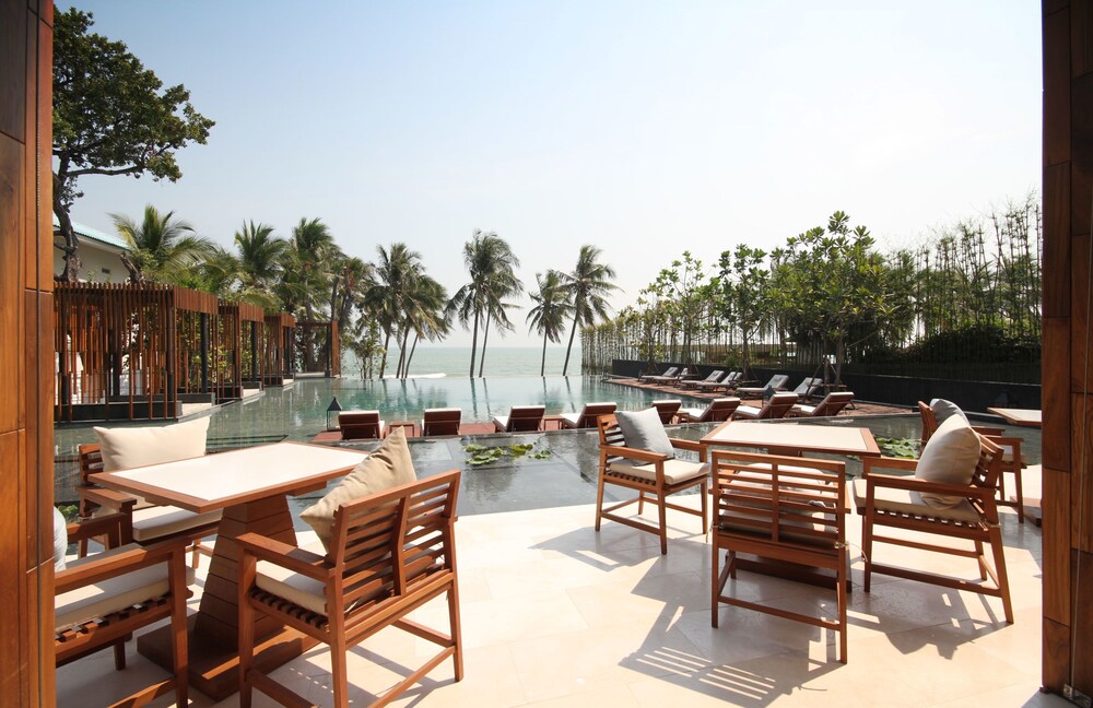 Poolside Bar