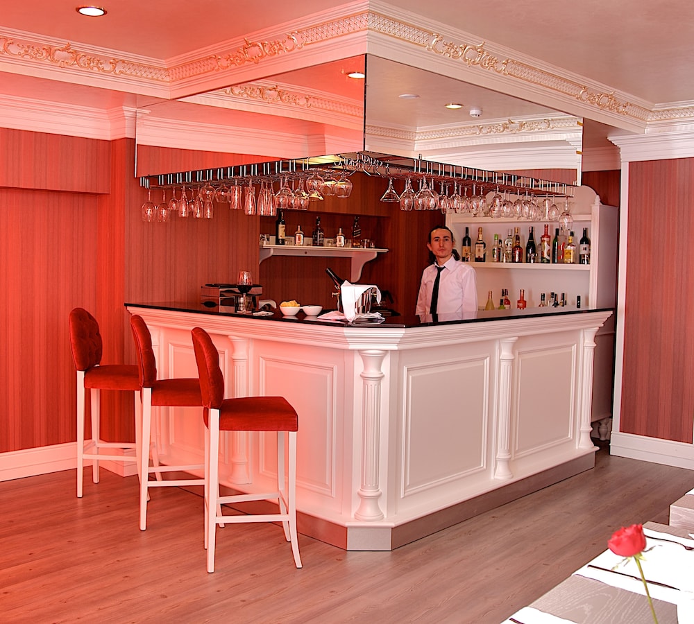 Hotel Bar