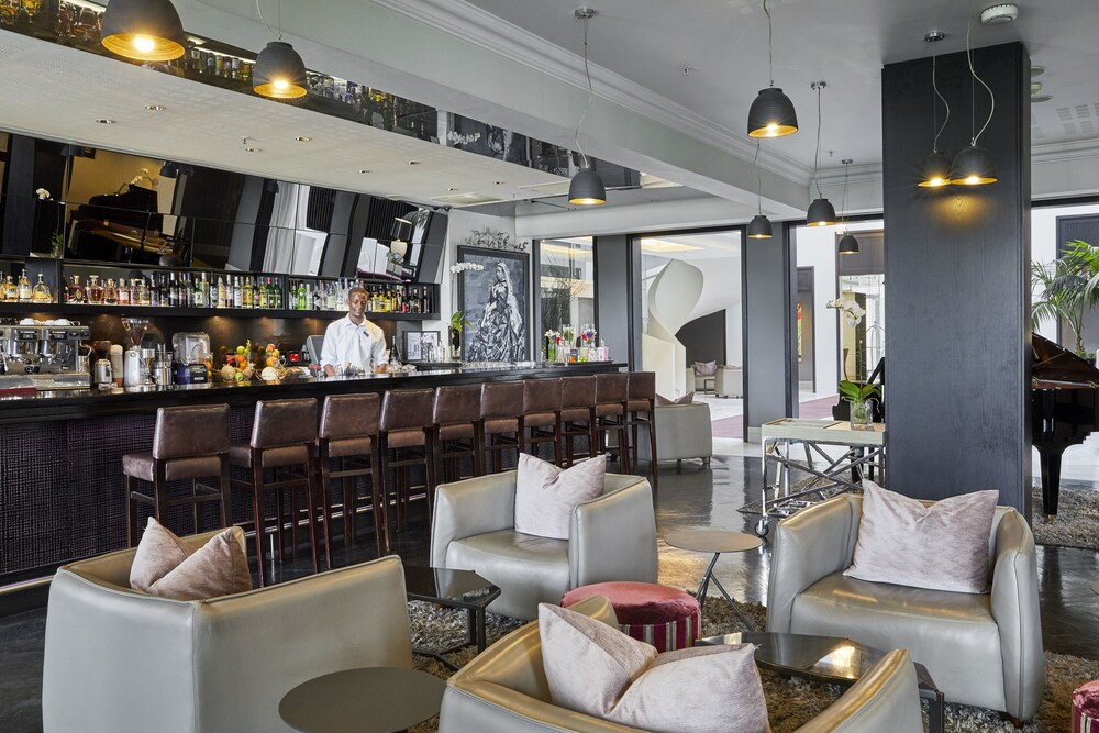 Hotel Bar