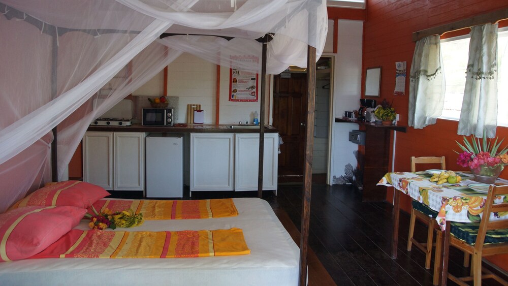 Standard Apartment, Beach View, Oceanfront - Guestroom