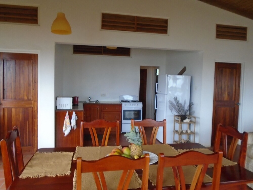 Family Apartment, 2 Bedrooms, Kitchen, Beach View - Guestroom